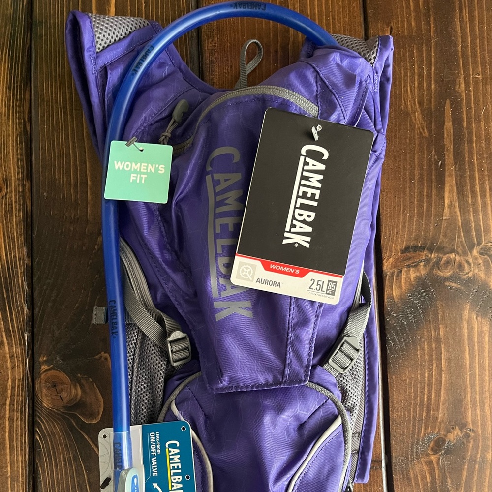 NWT CamelBak 2.5L women’s fit Aurora.
